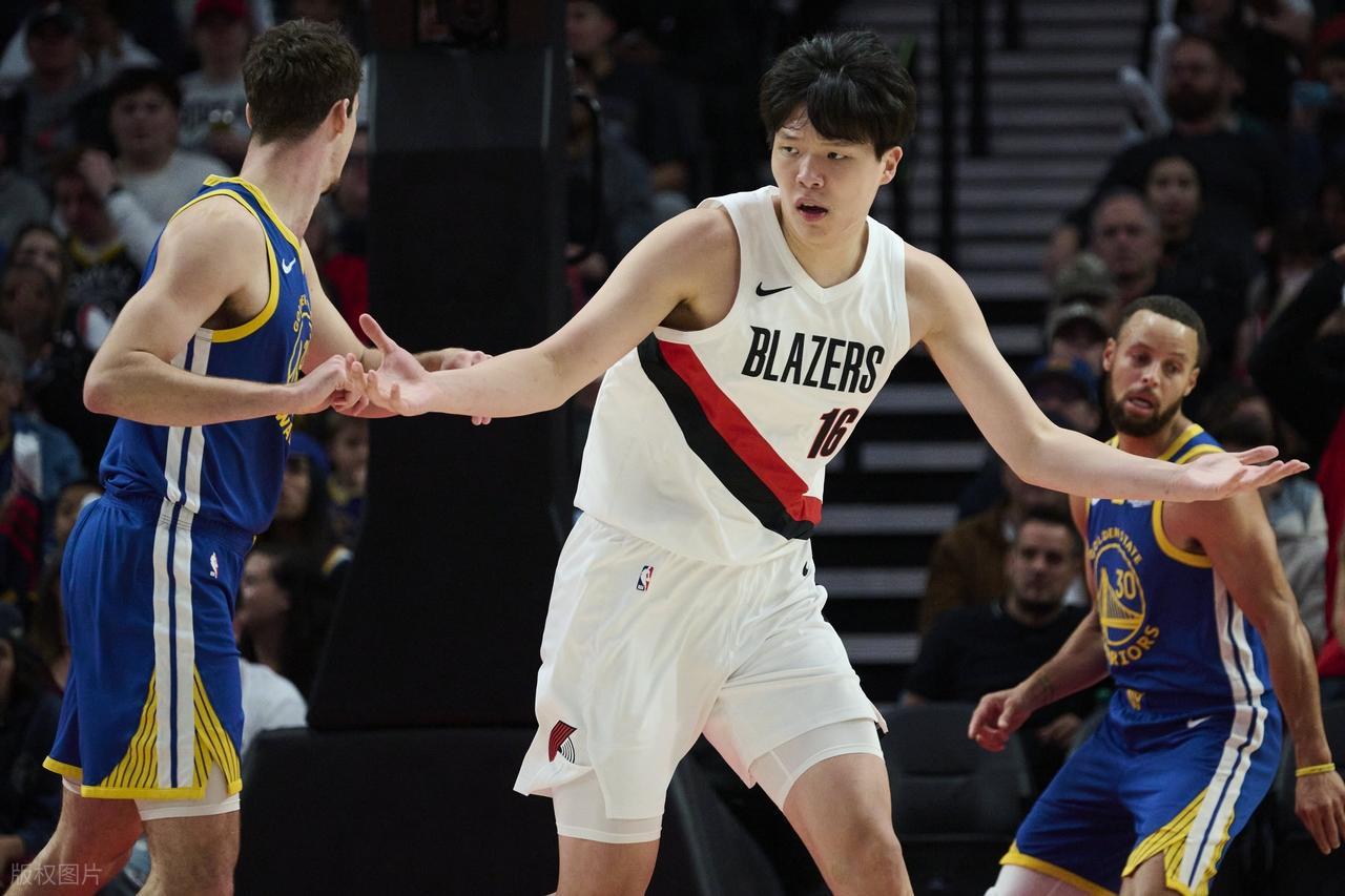 博鱼官方入口-开拓者VS勇士，杨瀚森NBA再战库里格林有望登场，目标8+4+2