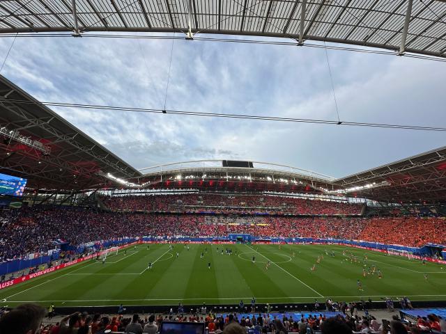 博鱼电竞平台-【现场手记】归家的西蒙斯，和消失的“多纳泰罗”