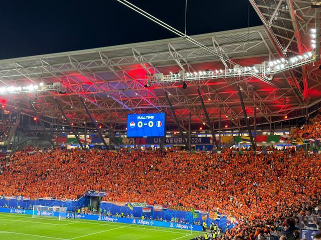 博鱼电竞平台-【现场手记】归家的西蒙斯，和消失的“多纳泰罗”