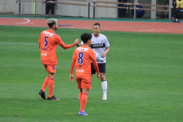 1666703977150032314.jpeg 博鱼官方入口-郑大世上场了!看看日本J2冠军最后一个主场比赛