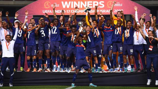 博鱼中国官网-拜仁新赛季首练，赫拉芬贝赫的风头被德利赫特抢走